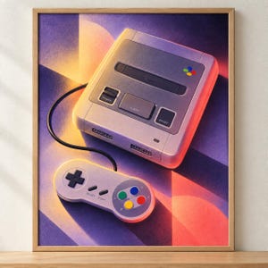 K&ouml;nnte beinhalten: Ein gerahmter Wandkunstdruck mit einer hellgrauen Retro-Videospielkonsole und einem passenden Controller. Die Konsole verf&uuml;gt &uuml;ber einen Kassettenschacht sowie Tasten f&uuml;r Power, Eject und Reset. Der Controller umfasst ein Steuerkreuz und vier farbige Tasten.
