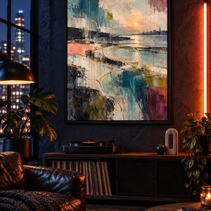Peut inclure: Une &oelig;uvre d'art murale encadr&eacute;e de forme rectangulaire repr&eacute;sentant un paysage abstrait avec un coucher de soleil sur un plan d'eau, utilisant une palette de tons bleu sarcelle, bleu profond, corail et noir avec des coups de pinceau visibles.