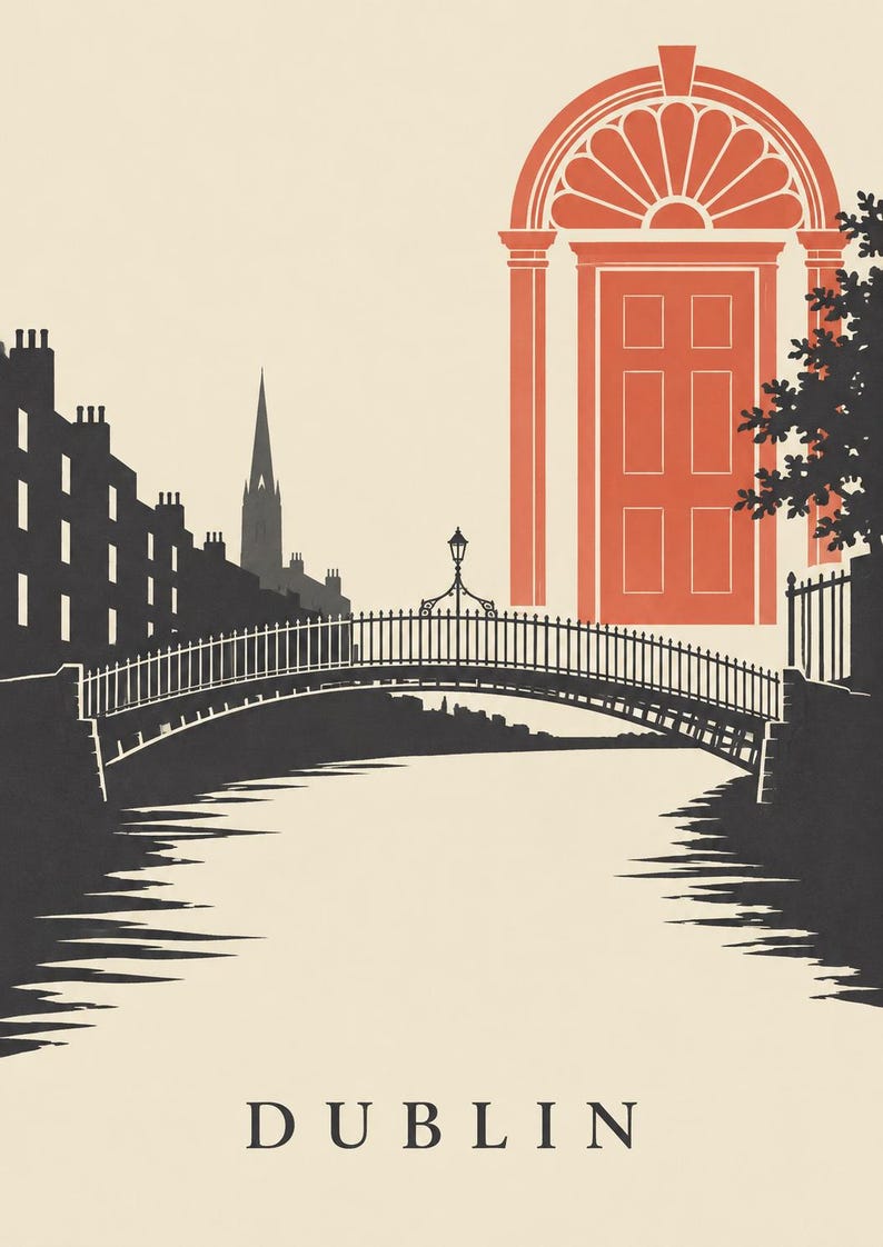 K&ouml;nnte beinhalten: Ein grafischer Kunstdruck der Skyline von Dublin mit einer schwarzen Silhouette der Ha'penny Bridge, Geb&auml;uden und einem Kirchturm. Eine gro&szlig;e, korallenfarbene T&uuml;r im georgianischen Stil mit einem Bogenfenster ist abgebildet. Das Wort DUBLIN steht darunter.