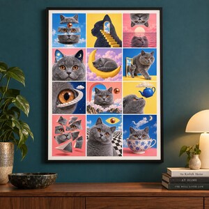 Puede incluir: Una impresi&oacute;n de arte mural enmarcada que presenta una cuadr&iacute;cula de doce ilustraciones surrealistas de un gato gris. Las escenas incluyen al gato con una luna, una media luna, una tetera, una taza de t&eacute;, escaleras y formas geom&eacute;tricas sobre fondos coloridos.