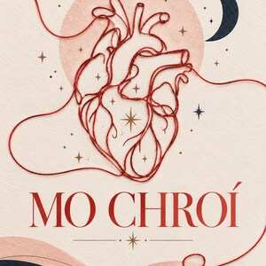 May include: A print featuring a red anatomical heart outlined with a continuous red thread. The background includes a pale pink circle, a dark crescent moon, and small stars. The text MO CHRO&Iacute; is printed in red below the heart illustration.