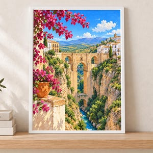 Pu&ograve; includere: Una stampa artistica incorniciata che raffigura un paesaggio con un ponte in pietra che attraversa una profonda gola con un fiume sottostante. In primo piano, un vaso in terracotta contiene fiori di bouganville rosa acceso sotto un cielo blu.