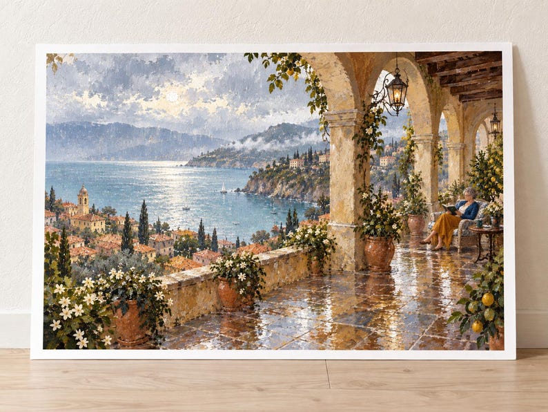 Puede incluir: Una pintura de paisaje que muestra una escena costera mediterr&aacute;nea desde una terraza de piedra con columnas arqueadas. La vista incluye un mar azul, un pueblo en la ladera con techos de terracota y una persona sentada leyendo bajo los arcos.