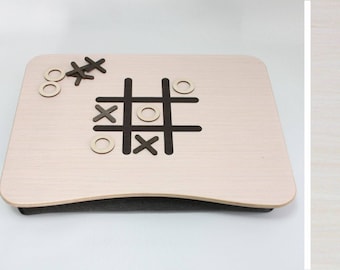 Bandeja de cama para computadora portátil de madera / Regalo de Tic Tac Toe / Escritorio de juego de Tic Tac Toe / Bandeja de almohada / Mesa de iPad / Bandeja de desayuno / Juego de Tic Tac Toe