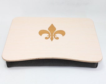 Vassoio per la colazione French Lilly Gold / Tavolo per iPad / Vassoio da letto per laptop in legno / Vassoio da portata / Supporto per laptop / Vassoio Fleur-de-lis Gold