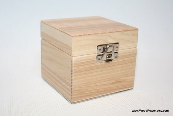 Caja de madera pequeña