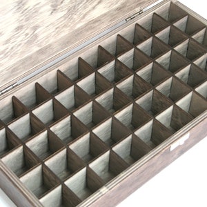 Boîte à 50 compartiments / Boîte à souvenirs / Boîte de rangement / Boîte à souvenirs / Boîte en bois brun / Boîte de rangement de collection image 3