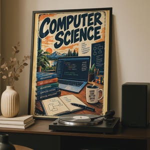 Può includere: Un poster incorniciato intitolato Computer Science che mostra un computer portatile con codice, una pila di libri etichettati Programming, Data Structures, Algorithms, Computer Systems e Artificial Intelligence, un quaderno con diagrammi e una tazza con Good Code Better Ideas.