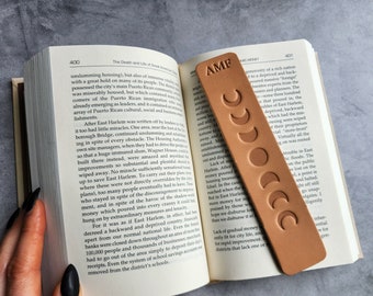 Moon phases bookmark / Custom Bookmark for Women, Personalized Leather Bookmark / Book Lover Gift - Celestial witchy gifts for 18th birthday