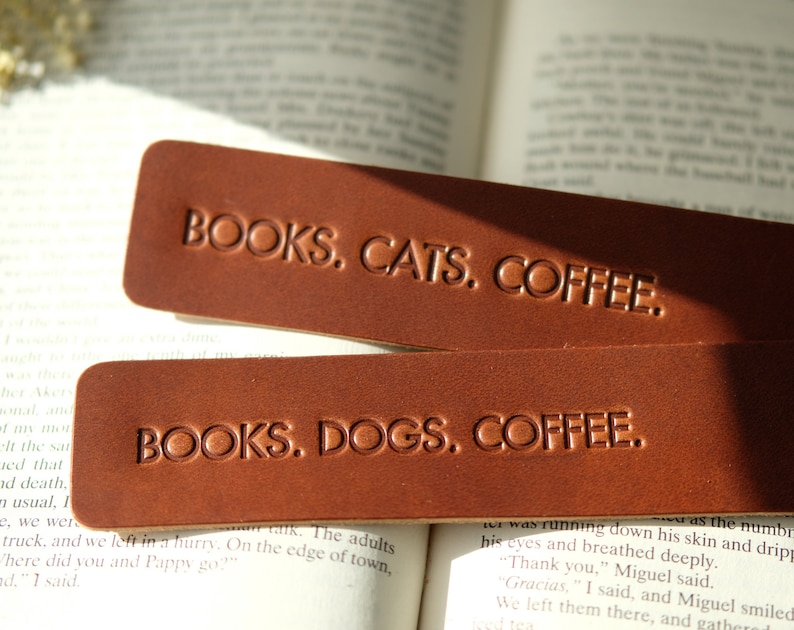 Personalized leather book mark, leather bookmark, gift for book lovers, gift for bookworm, custom bookmark, unique bookmark Bild 1