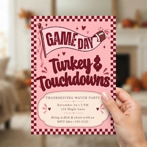 Einladung zum Thanksgiving-Football-Abend mit Truthahn und Touchdowns, rosa-burgunderfarbene Einladung, kariertes Schleifendesign, bearbeitbare Canva-Vorlage