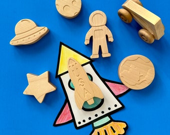 Conjunto de juguetes espaciales de madera: cohete, astronauta, vehículo lunar