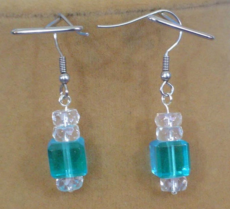 Amazing 18 Aqua and Clear glass Necklace and Earrings Set S-100
