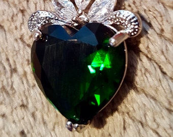 NECKLACE: 18in Sterling Silver Chain Heart Shaped Faux Emerald and Rhinestone Pendant Necklace