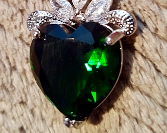 NECKLACE: 18in Sterling Silver Chain Heart Shaped Faux Emerald and Rhinestone Pendant Necklace