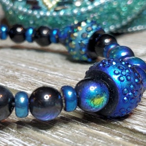 Bracelet:  Beautiful  Lampworks Glass Beaded Stretch Bracelet with Iridescent Pearlized Crystaled Beads