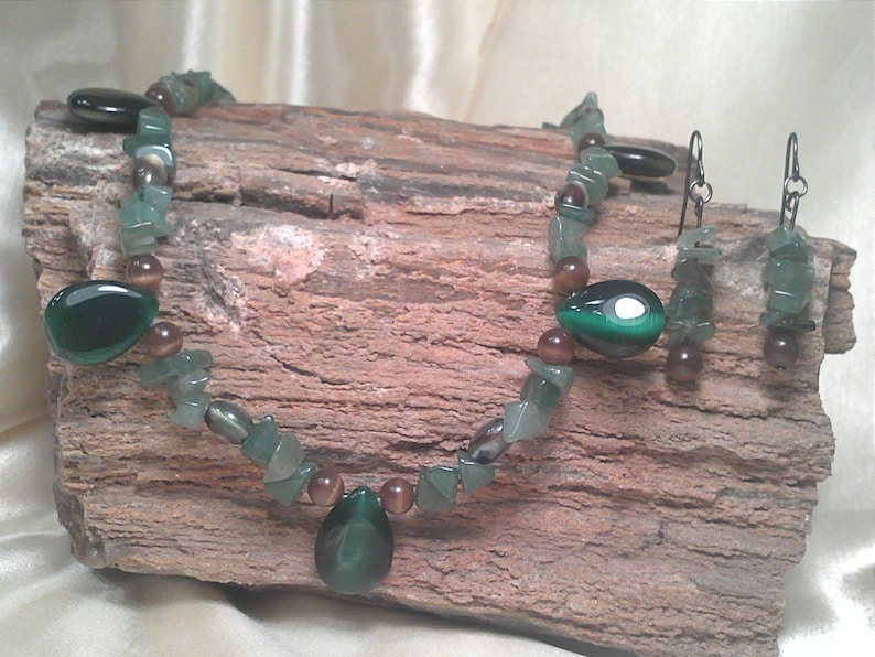 Natural Jade Chip Necklace and Earrings with Toggle Clasp