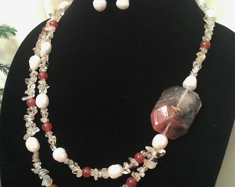Collier d'instruction avec une peau de tigre simulé perles de Pierre, d'eau douce, de copeaux de citrine et de pierres cornaline africaine