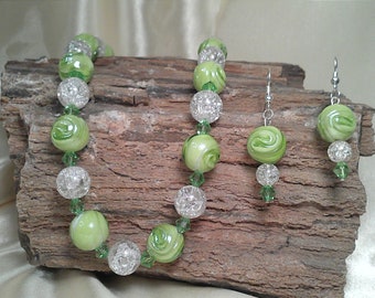 Limoengroene lampwork kralenketting en oorbellen: Swarovski-kristallen sieradenset
