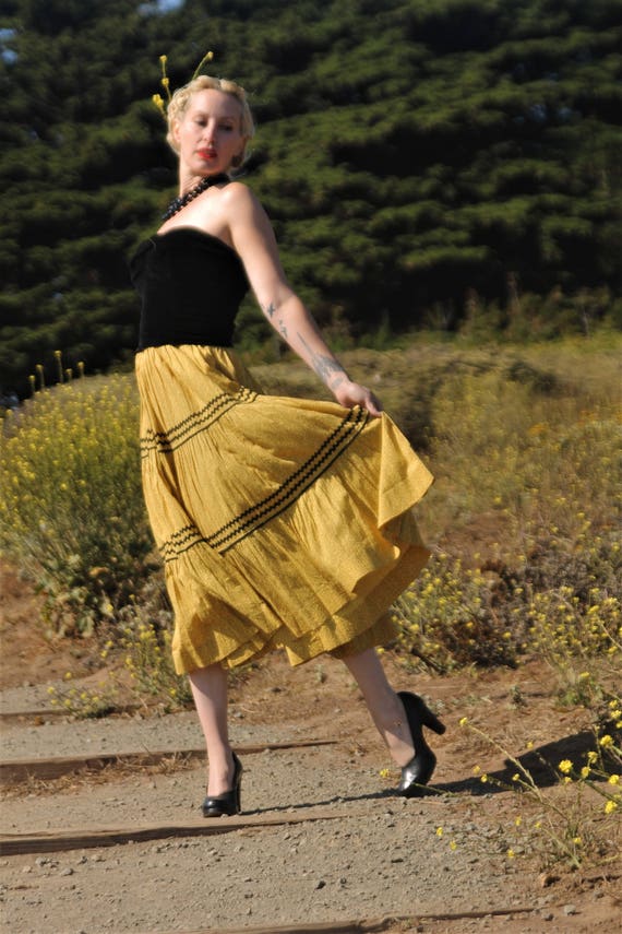 1950s tiered floral feedsack material skirt with b