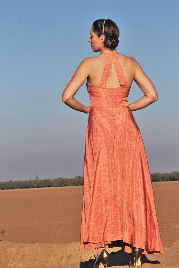 Gorgeous 1930s peach silk moiré taffeta halter nec