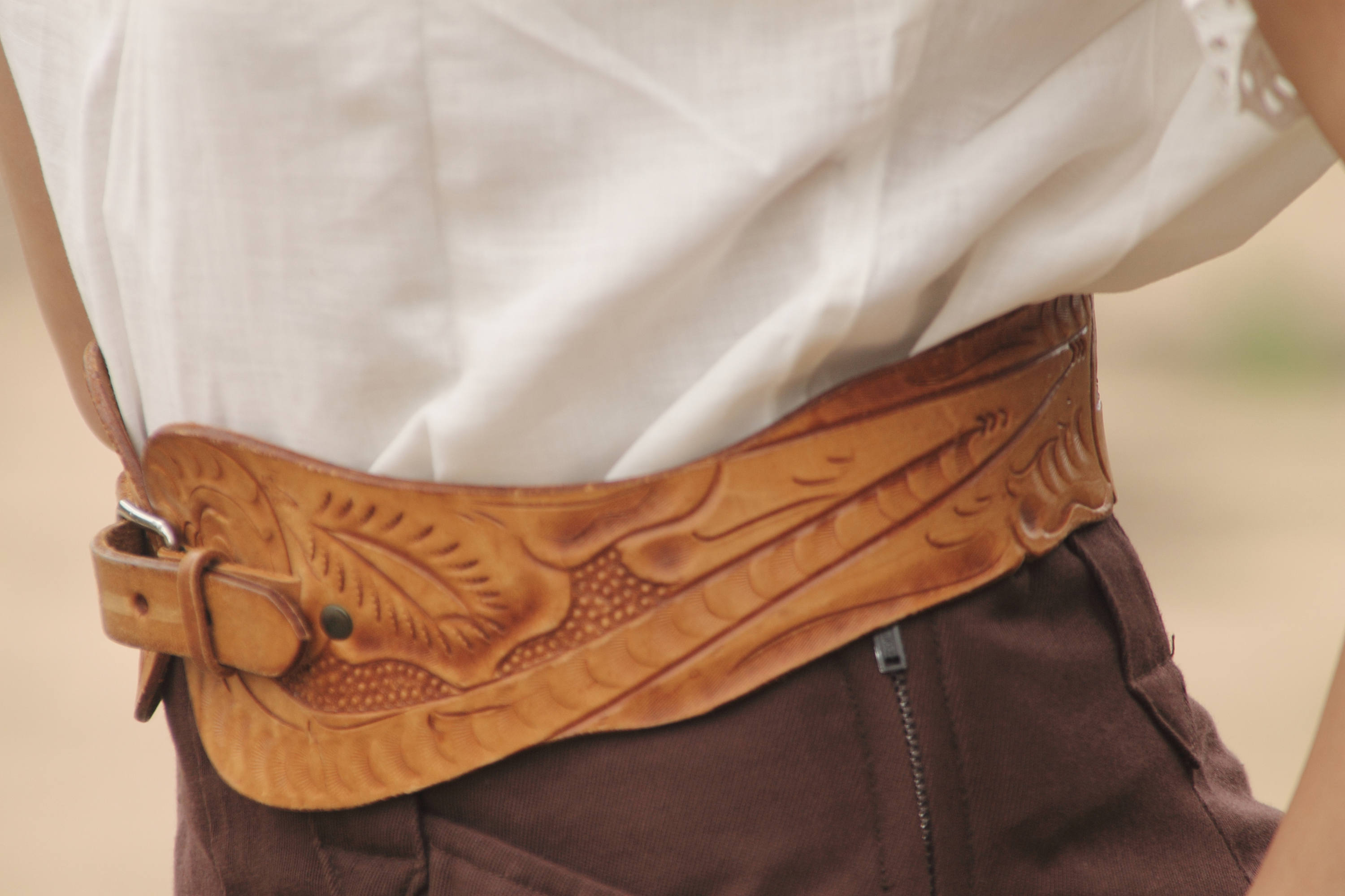 Beautiful 1950s hand tooled leather kidney style belt from Mexico, flowers, buckle, MED LG