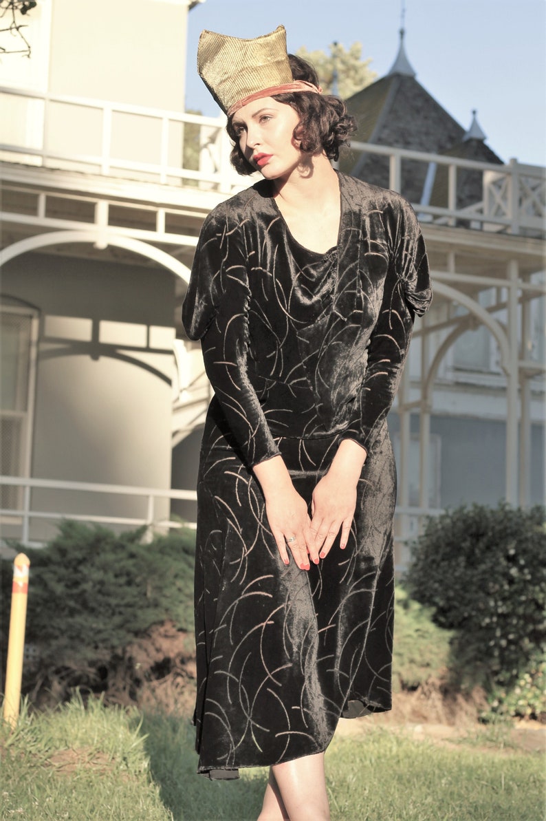 1930s black velvet burnout gown bias cut with gusseted sleeves Med image 10