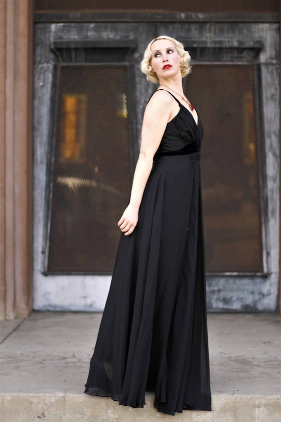 1930s black silk chiffon & velvet empire waist go… - image 3