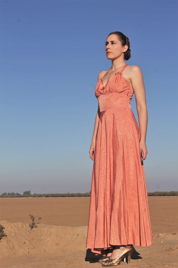 Gorgeous 1930s peach silk moiré taffeta halter ne… - image 9