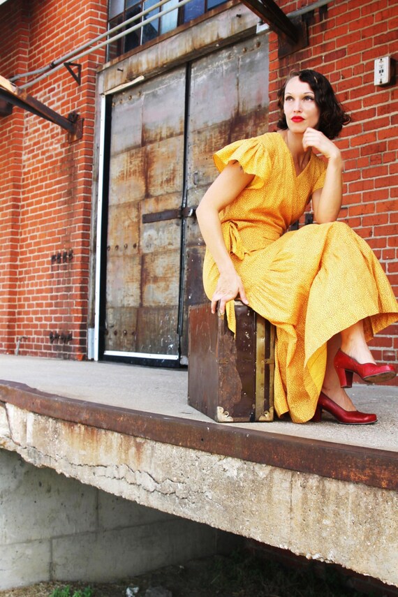 Butterscotch yellow 1930's tiered feedsack novelty