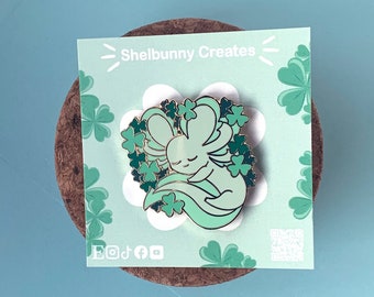 Kawaii Axolotl Enamel Pin: Lucky Clover Ita Bag Accessory