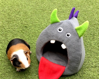 Monster head hidey for small pets in a range of fleece colours. Available in 10”, 12” or 14” base sizes.