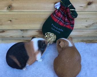 Christmas hay sack for small pets. Made to order in tartan poly cotton and a range of matching fleece colours. Can be personalised.