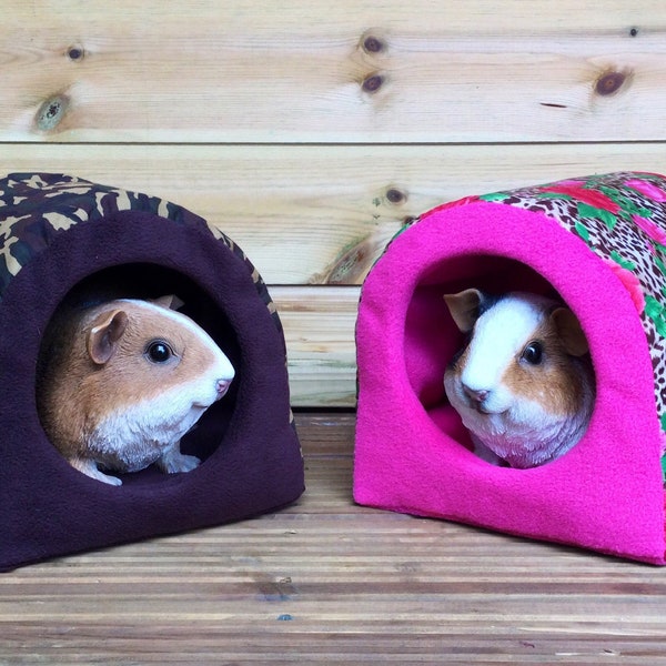 Single hidey hut for a guinea pig, hedgehog, small pet in poly cotton & fleece or all fleece. Wide range of colours/patterns.