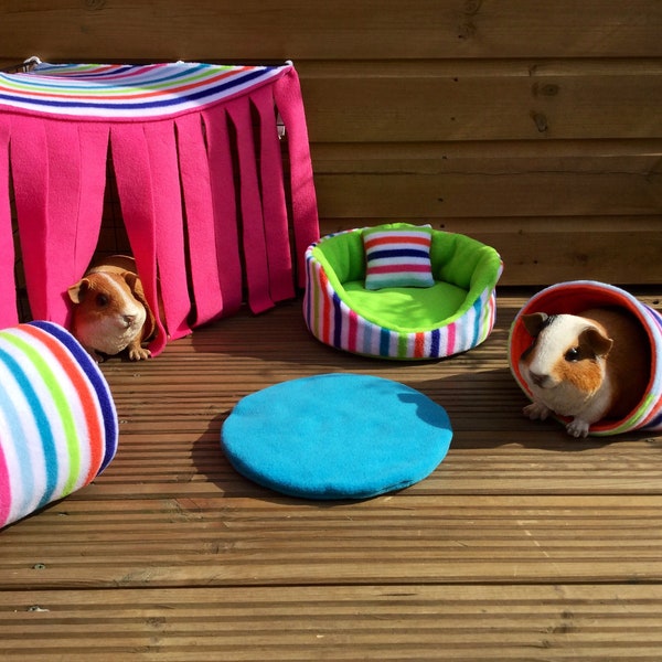 Fleece accessories for small-pet homes. Choice of a patterned fleece outside and plain fleece inside or a patterned fleece both outside & in