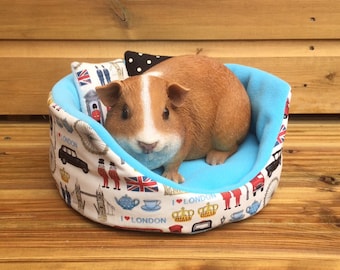 London cuddle cup couch with 2x pillows or 3x pillows for guinea pigs, hedgehogs, small pets. Can be personalised. Range of fleece colours.