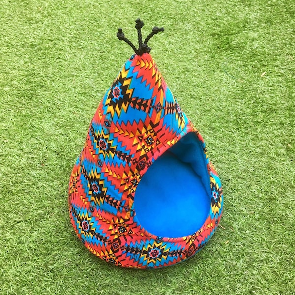 Teepee hidey for a guinea pig, hedgehog, small pet in poly cotton & fleece or all fleece. Wide range of colours/patterns.