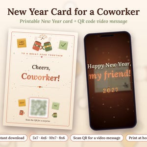 Peut inclure: Une carte de Nouvel An imprimable pour collègue avec deux tasses, des notes adhésives et un QR code. Le texte indique Cheers, Coworker! et To a great year together. Un smartphone affiche le texte Happy New Year, my friend! 2027.