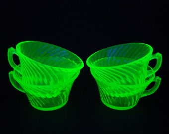 4 Anchor Hocking Spiral Uranium Glass Cups, Green Vaseline Glass Coffee or Tea Cups, Vintage Depression Glass