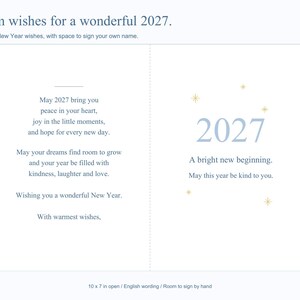 Peut inclure: Une carte de v&oelig;ux avec le texte Warm wishes for a wonderful 2027. L'int&eacute;rieur contient le message May 2027 bring you peace in your heart, joy in the little moments, and hope for every new day. A bright new beginning. 25,4 x 17,8 cm.