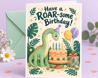 Może przedstawiać: Kartka urodzinowa do druku o wymiarach 12,7 x 17,8 cm z zielonym dinozaurem w fioletowej czapce, tortem z czterema świeczkami, prezentem i balonami. Tekst głosi Have a ROAR-some Birthday! oraz JAFF COLLECTIVE.