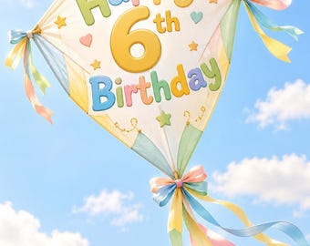 Könnte beinhalten: Ein rautenförmiger Drachen mit der Aufschrift Happy 6th Birthday in Pastellfarben. Der Drachen ist mit kleinen Sternen und Herzen verziert und mit langen, wehenden Bändern in Rosa, Gelb und Blau an den Ecken geschmückt.