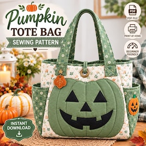 Könnte beinhalten: Ein Schnittmuster für eine gesteppte Tragetasche mit einer grünen Kürbisgesicht-Applikation auf der Vorderseite, Blumenstoff-Akzenten und Seitentaschen. Der Text lautet Pumpkin TOTE BAG SEWING PATTERN, PDF FILE, PRINT AT HOME, BEGINNER FRIENDLY, INSTANT DOWNLOAD.
