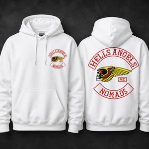 Op de afbeelding: Een witte hoodie met een grafische print van het Hells Angels Nomads logo. De voorkant toont een kleine versie van het gevleugelde schedel-embleem op de linkerborst, terwijl de achterkant een grote versie van hetzelfde logo bevat.