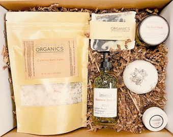 Organic Relaxation Spa Box: Bath Salts, Lavender Bath Bomb, Body Oil