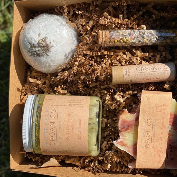 Organiskt spa-presentset: Badbomb, saltskrubb, läppbalsam