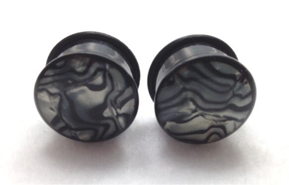 Pair of Black Acrylic Plugs With Organic Shell Face - Sizes 6g - 1 ...