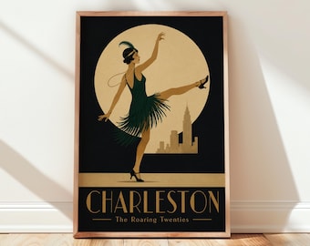 Puede incluir: Una lámina enmarcada con una ilustración estilizada de una persona bailando el Charleston con un vestido de flecos verde oscuro frente a una gran luna beige y un horizonte urbano. El texto dice CHARLESTON The Roaring Twenties en dorado.