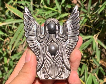 Crânio de anjo em cristal de quartzo natural e obsidiana prateada esculpida à mão
