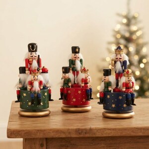 Nötknäpparens speldosa, julsoldatfigur, traditionell julborddekoration